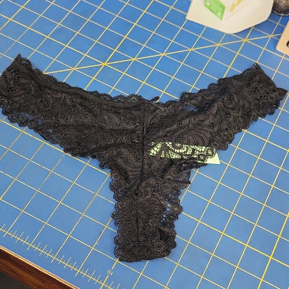 Honeydew Intimates Black Floral Lace Bikini Panty Small